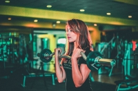 Waarom krachttraining na je dertigste slimmer is dan een uur op de loopband